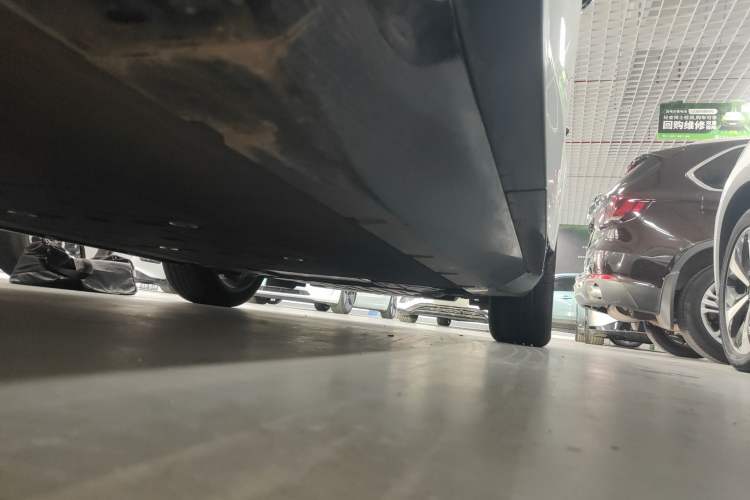 Used Avatr 11 2023 Harmony 90-degree Rear-wheel Drive Edition Right Side Sill