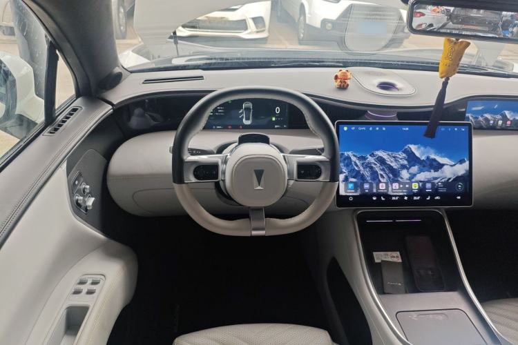Used Avatr 11 2023 HarmonyOS Version Smart Enjoyment Upgrade Model 90-Degree Rear-Wheel Drive Edition Steering Wheel