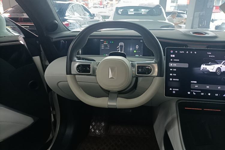 Used Avatr 11 2023 HarmonyOS Version Smart Enjoyment Upgrade Model 90-Degree Rear-Wheel Drive Edition Steering Wheel