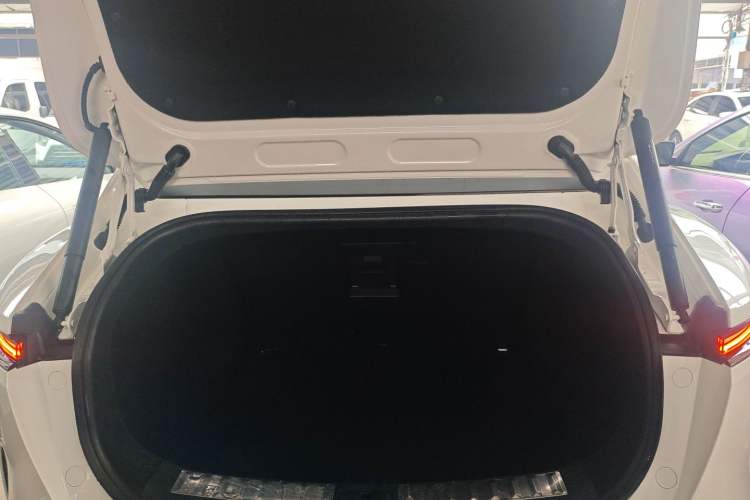 Used Avatr 11 2023 HarmonyOS Version Smart Enjoyment Upgrade Model 90-Degree Rear-Wheel Drive Edition Trunk