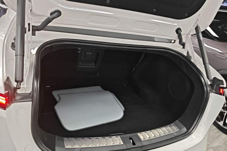 Used Avatr 11 2023 HarmonyOS Version Smart Enjoyment Upgrade Model 90-Degree Rear-Wheel Drive Edition Trunk