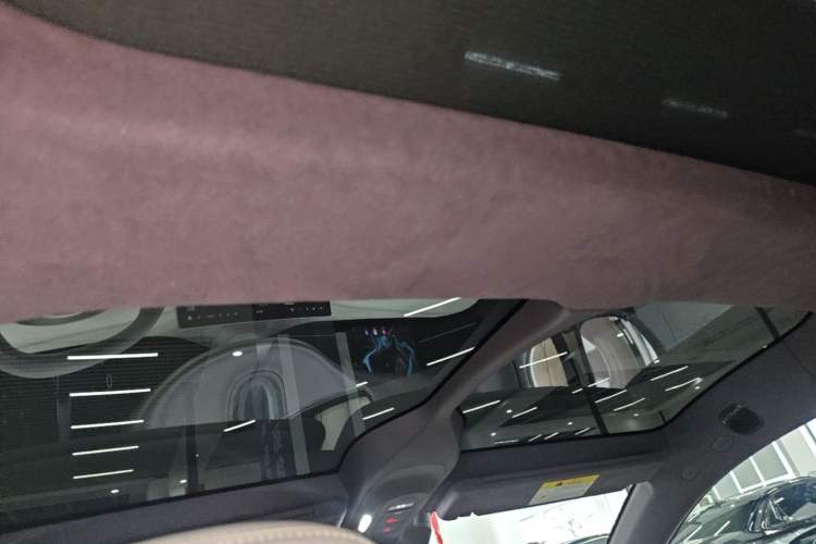Used Avatr 11 2023 HarmonyOS Version Smart Enjoyment Upgrade Model 116-degree Rear-Wheel Drive Edition Headliner