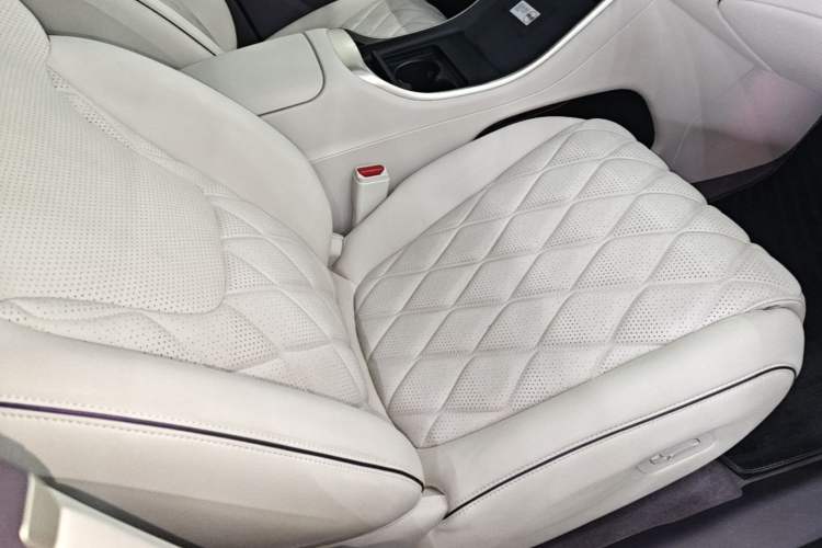 Used Avatr 11 2023 HarmonyOS Version Smart Enjoyment Upgrade Model 116-degree Rear-Wheel Drive Edition Right Front Seat