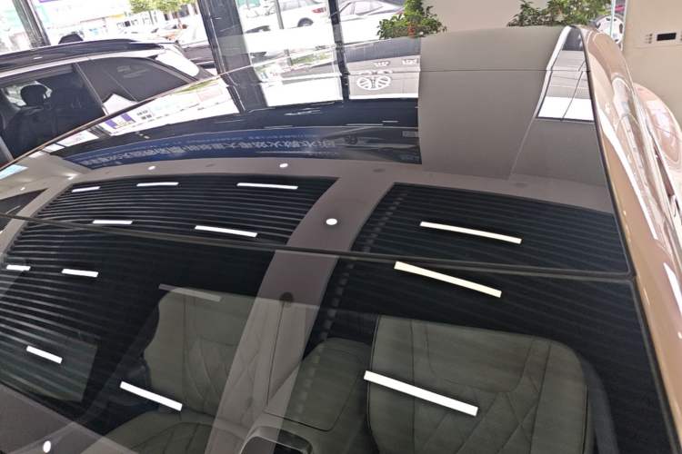 Used Avatr 11 2023 HarmonyOS Version Smart Enjoyment Upgrade Model 116-degree Rear-Wheel Drive Edition Roof