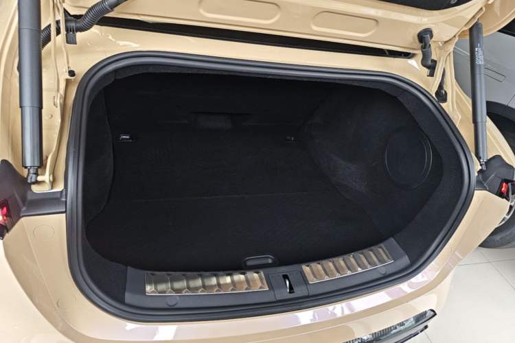 Used Avatr 11 2023 HarmonyOS Version Smart Enjoyment Upgrade Model 116-degree Rear-Wheel Drive Edition Trunk