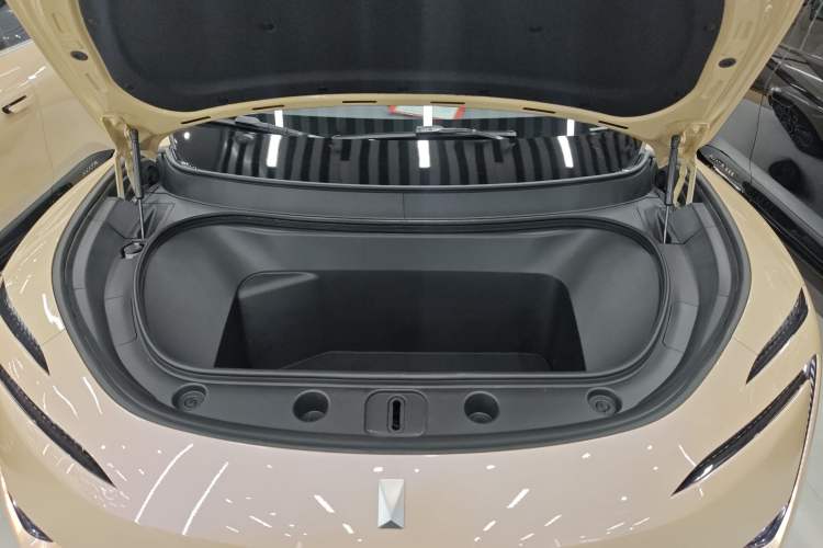 Used Avatr 11 2024 730 Luxury Edition with Three Lasers and Rear-Wheel Drive Engine Bay