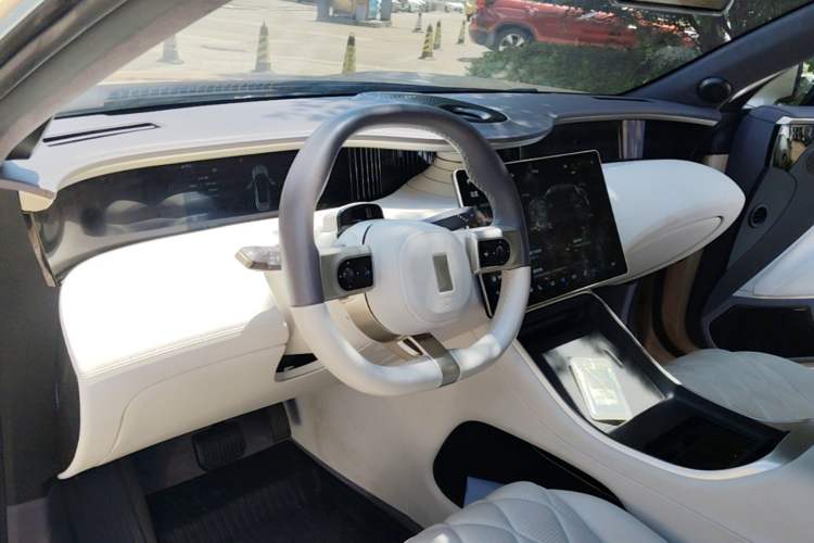Used Avatr 11 2024 630 Rear-Wheel Drive Edition with Three Lasers Center Console