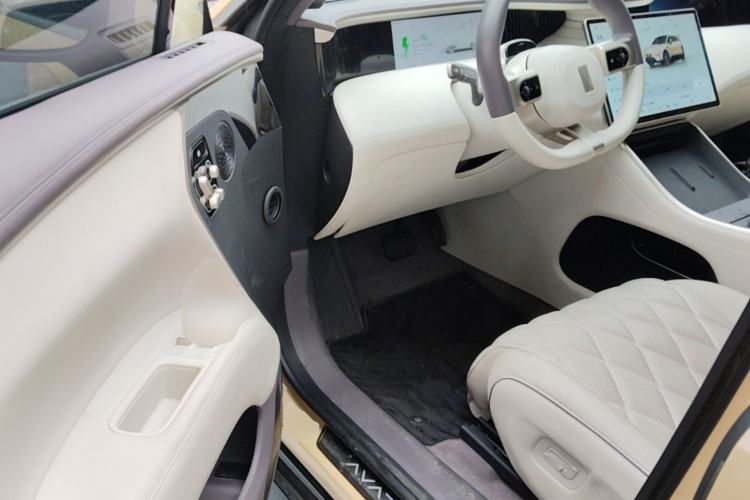 Used Avatr 11 2024 630 Rear-Wheel Drive Edition with Three Lasers Interior 3