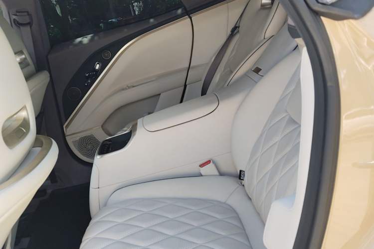 Used Avatr 11 2024 630 Rear-Wheel Drive Edition with Three Lasers Left Rear Seat