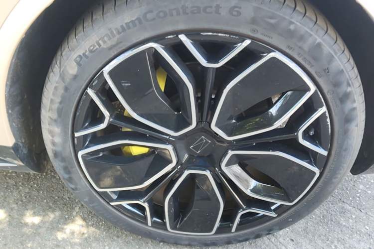 Used Avatr 11 2024 630 Rear-Wheel Drive Edition with Three Lasers Right Front Wheel Hub