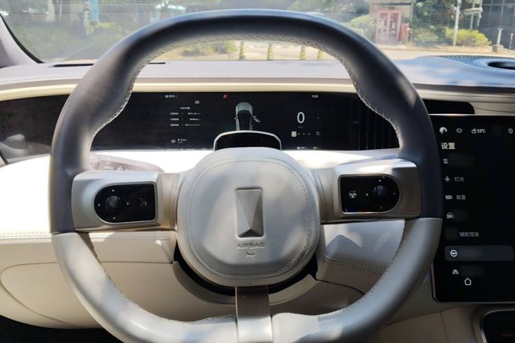 Used Avatr 11 2024 630 Rear-Wheel Drive Edition with Three Lasers Steering Wheel
