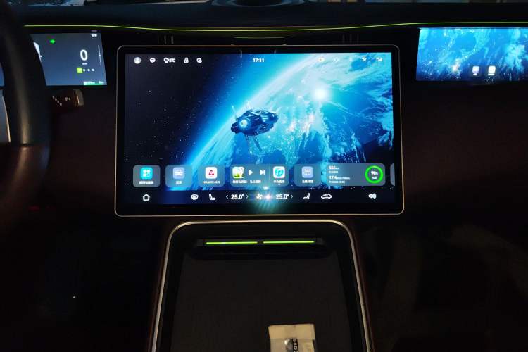 Used Avatr 11 2024 580 Three-Laser Four-Wheel Drive Luxury Edition Audio And AC Panel