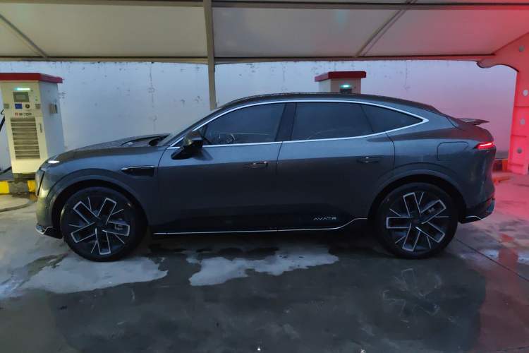 Used Avatr 11 2024 580 Three-Laser Four-Wheel Drive Luxury Edition Left Side