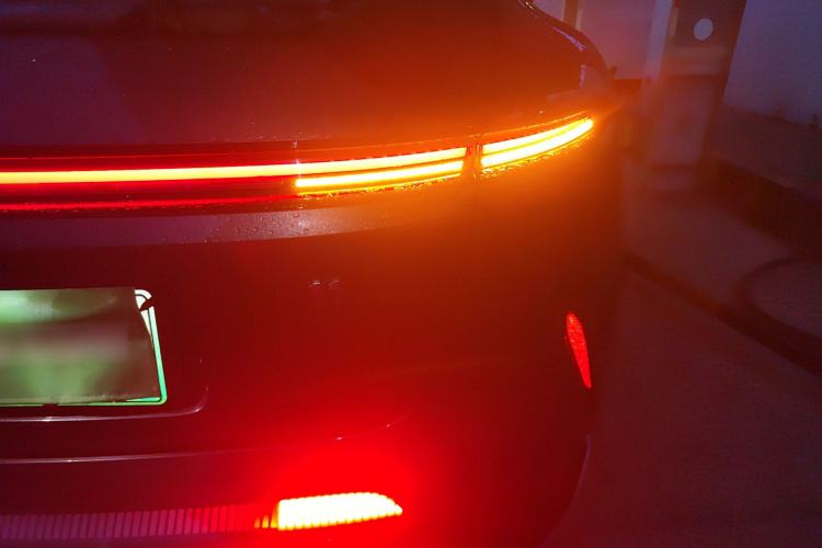 Used Avatr 11 2024 580 Three-Laser Four-Wheel Drive Luxury Edition Right Rear Taillight