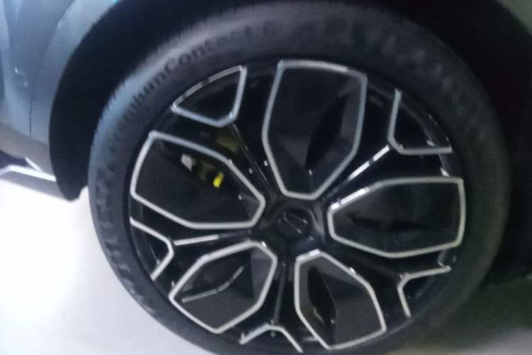 Used Avatr 11 2024 730 Luxury Edition with Three Lasers and Rear-Wheel Drive Right Rear Wheel Hub