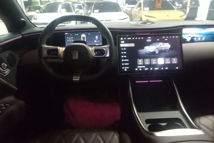 Used Avatr 11 2024 730 Luxury Edition with Three Lasers and Rear-Wheel Drive Steering Wheel