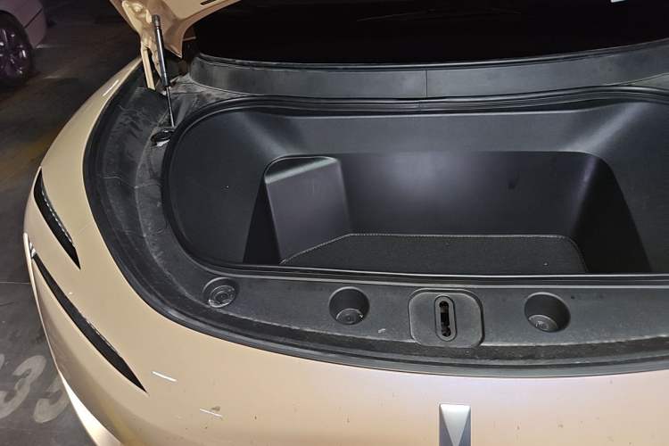 Used Avatr 11 2024 580 Three-Laser Four-Wheel Drive Luxury Edition Engine Bay Right
