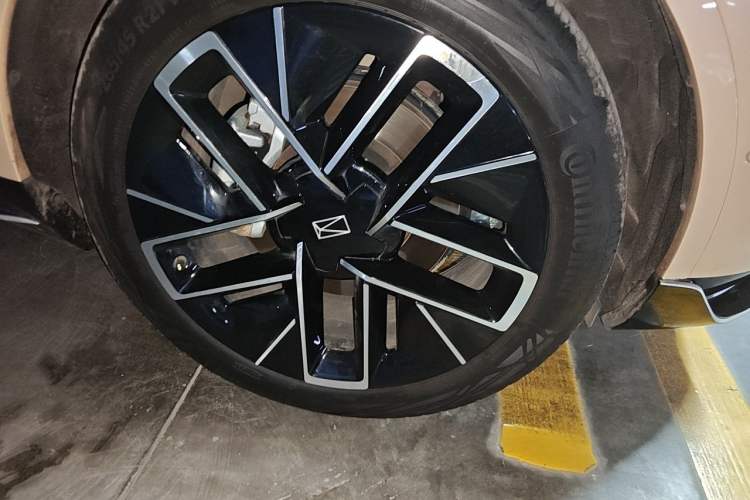 Used Avatr 11 2024 580 Three-Laser Four-Wheel Drive Luxury Edition Right Front Wheel Hub