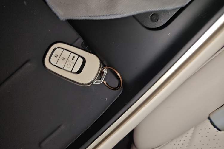 Used Avatr 11 2024 580 Three-Laser Four-Wheel Drive Luxury Edition Vehicle Key