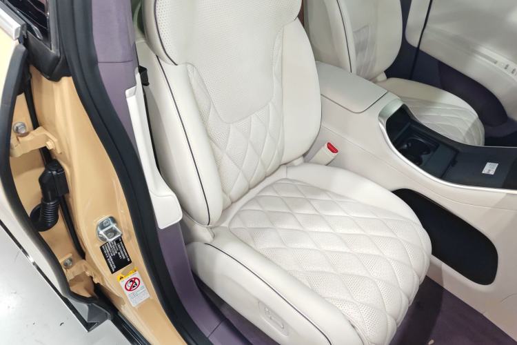 Used Avatr 11 2024 630 Rear-Wheel Drive Edition with Three Lasers Right Front Seat