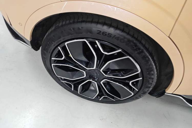 Used Avatr 11 2024 630 Rear-Wheel Drive Edition with Three Lasers Right Rear Wheel Hub