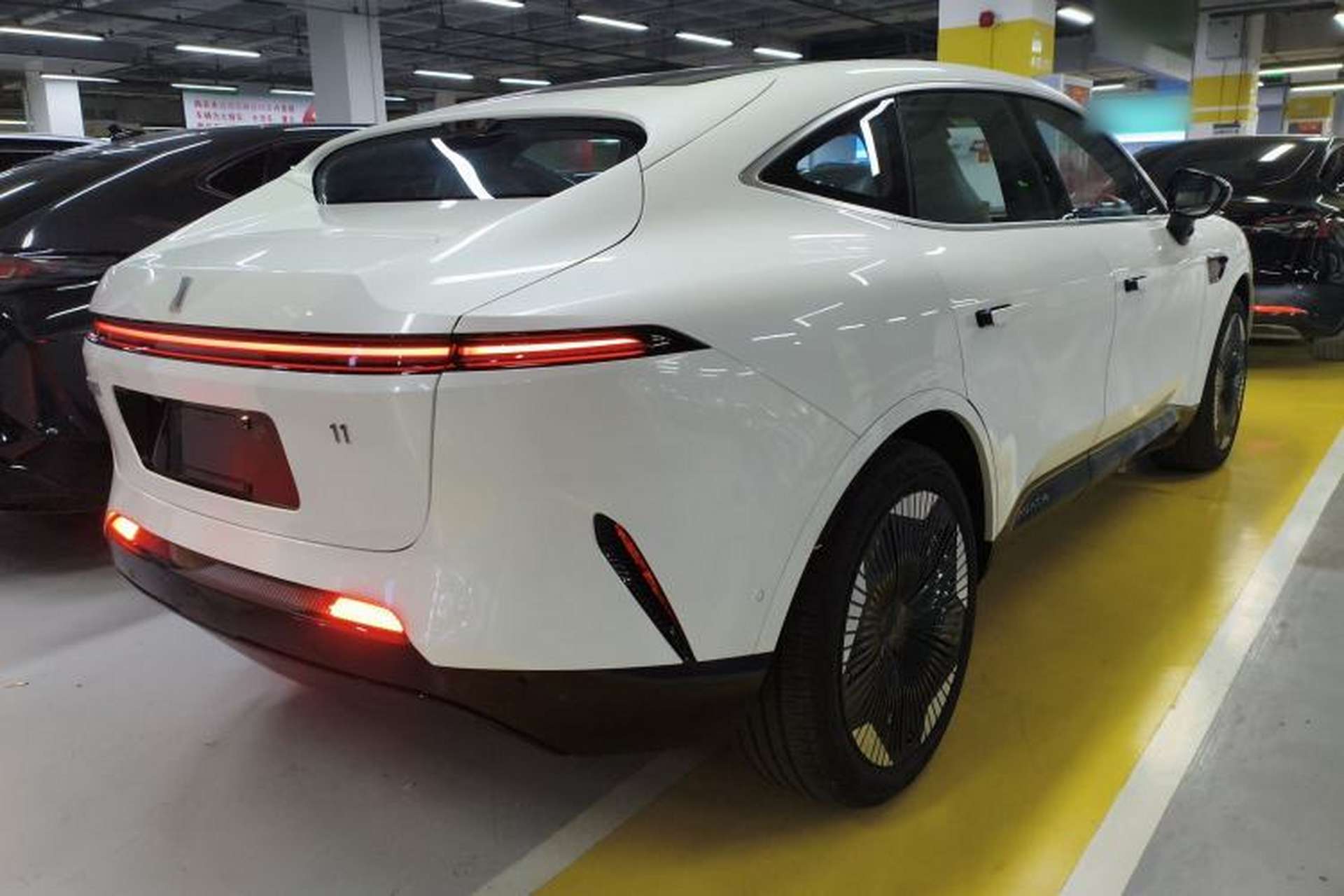 Used Avatr 11 2024 630 Rear-Wheel Drive Edition with Three Lasers Exterior 5