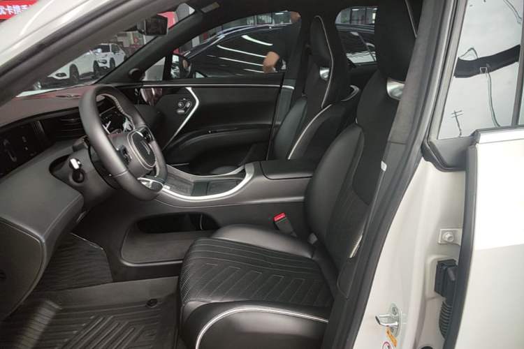 Used Avatr 11 2024 630 Rear-Wheel Drive Edition with Three Lasers Left Front Seat