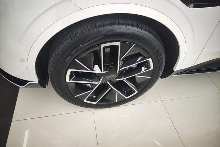Used Avatr 11 2024 630 Rear-Wheel Drive Edition with Three Lasers Left Front Wheel Hub