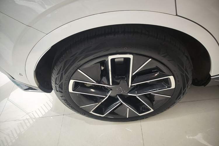 Used Avatr 11 2024 630 Rear-Wheel Drive Edition with Three Lasers Right Rear Wheel Hub