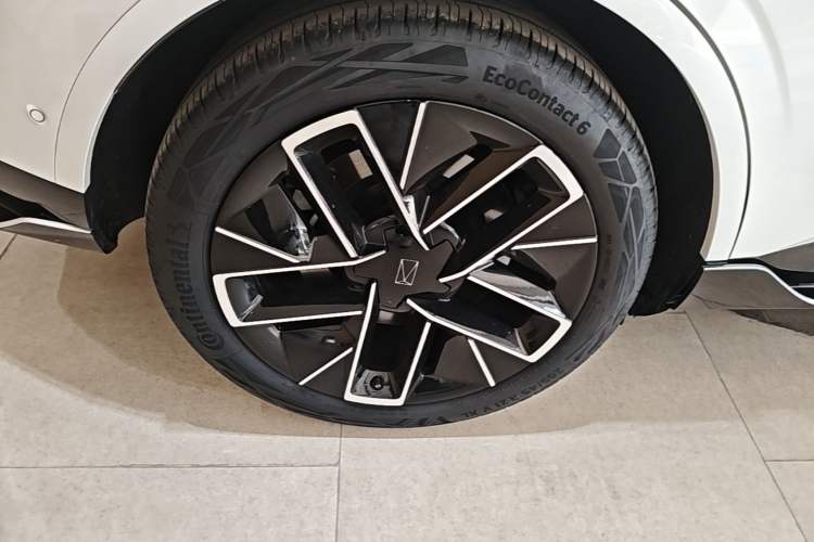 Used Avatr 11 2024 580 Three-Laser Four-Wheel Drive Luxury Edition Right Rear Wheel Hub