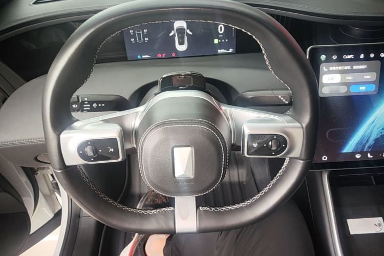 Used Avatr 11 2024 630 Rear-Wheel Drive Edition with Three Lasers Steering Wheel