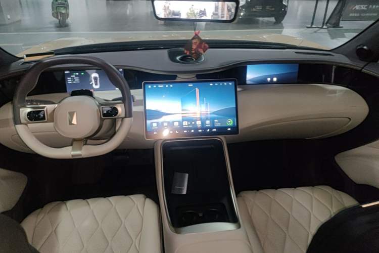 Used Avatr 11 2024 630 Rear-Wheel Drive Edition with Three Lasers Center Console