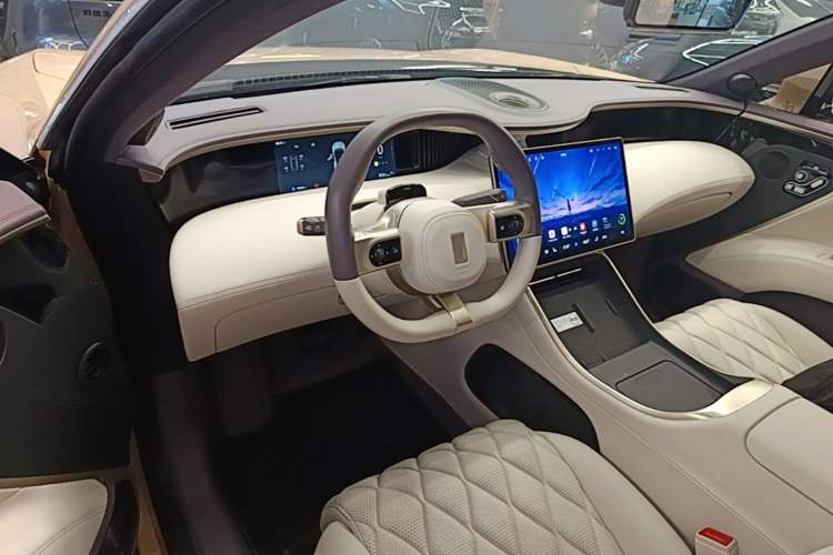 Used Avatr 11 2024 630 Rear-Wheel Drive Edition with Three Lasers Center Console