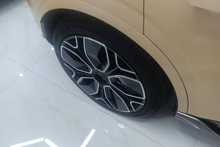 Used Avatr 11 2024 630 Rear-Wheel Drive Edition with Three Lasers Exterior 5
