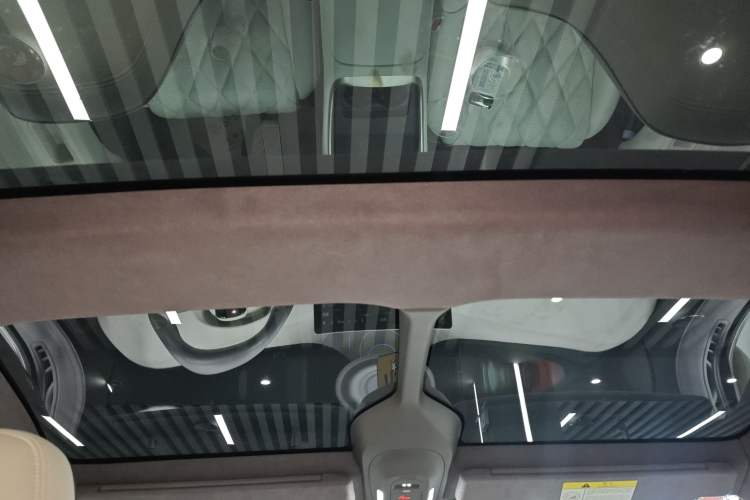 Used Avatr 11 2024 700 Three-Laser Four-Wheel Drive Recommended Version Headliner