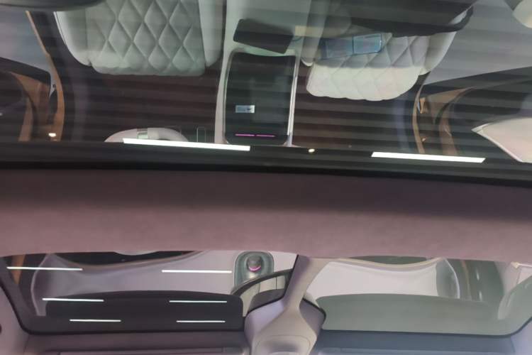 Used Avatr 11 2024 700 Three-Laser Four-Wheel Drive Recommended Version Headliner