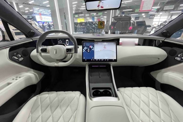 Used Avatr 11 2024 630 Rear-Wheel Drive Edition with Three Lasers Interior 4