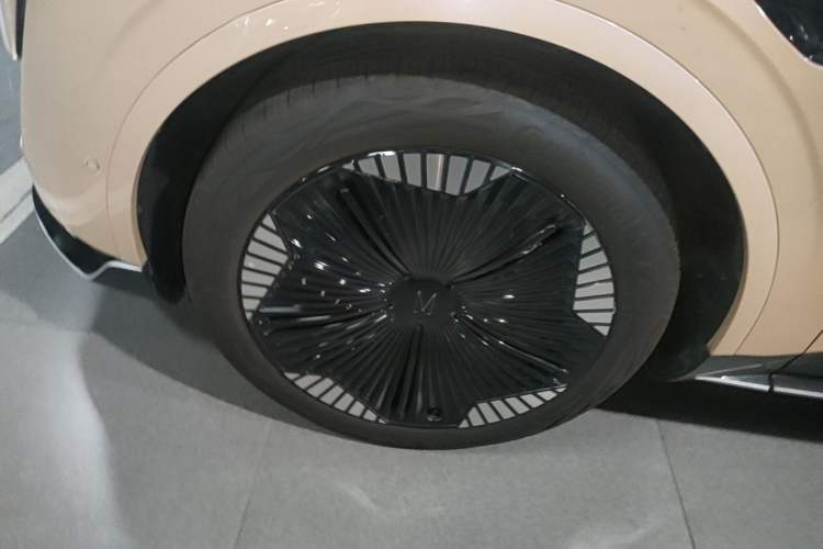 Used Avatr 11 2024 630 Rear-Wheel Drive Edition with Three Lasers Left Front Wheel Hub