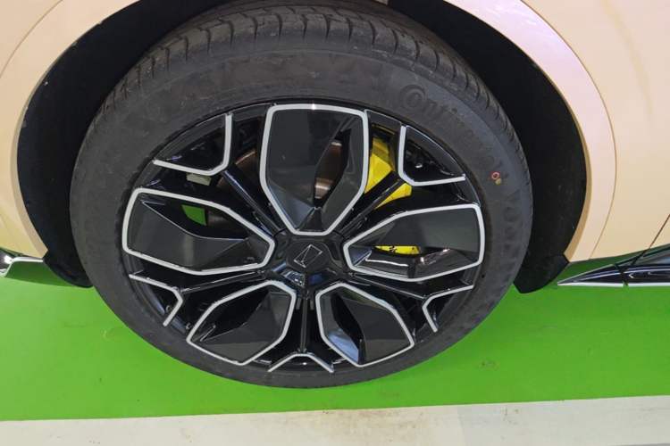 Used Avatr 11 2024 630 Rear-Wheel Drive Edition with Three Lasers Left Front Wheel Hub