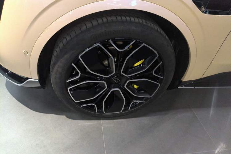 Used Avatr 11 2024 630 Rear-Wheel Drive Edition with Three Lasers Left Front Wheel Hub