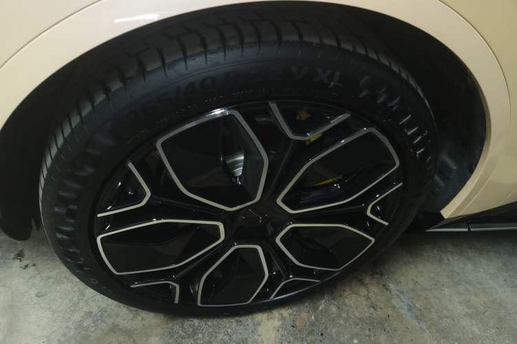 Used Avatr 11 2024 630 Rear-Wheel Drive Edition with Three Lasers Left Front Wheel Hub