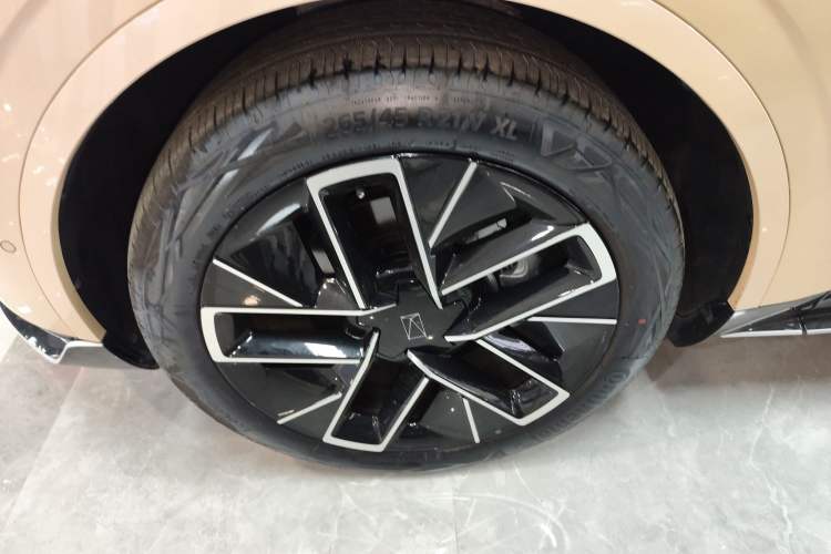 Used Avatr 11 2024 580 Three-Laser Four-Wheel Drive Luxury Edition Left Front Wheel Hub