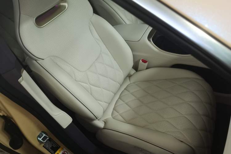 Used Avatr 11 2024 630 Rear-Wheel Drive Edition with Three Lasers Right Front Seat