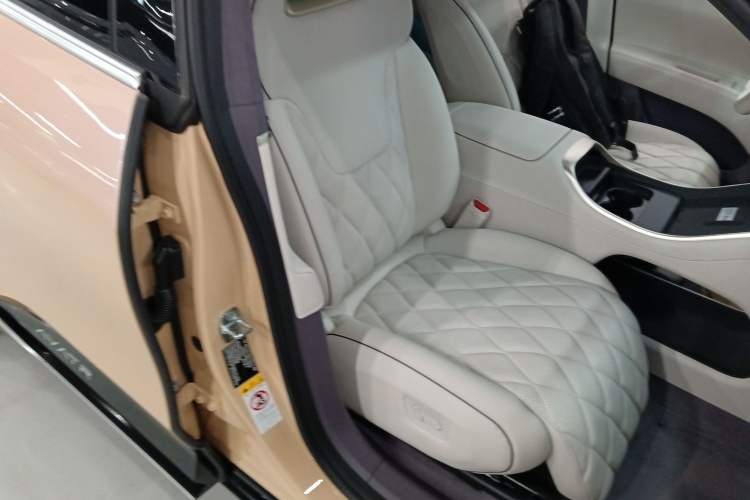 Used Avatr 11 2024 630 Rear-Wheel Drive Edition with Three Lasers Right Front Seat