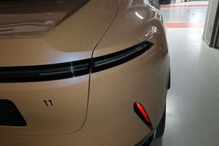 Used Avatr 11 2024 630 Rear-Wheel Drive Edition with Three Lasers Right Rear Taillight