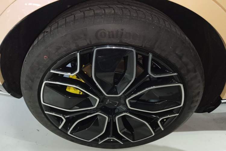 Used Avatr 11 2024 630 Rear-Wheel Drive Edition with Three Lasers Right Rear Wheel Hub