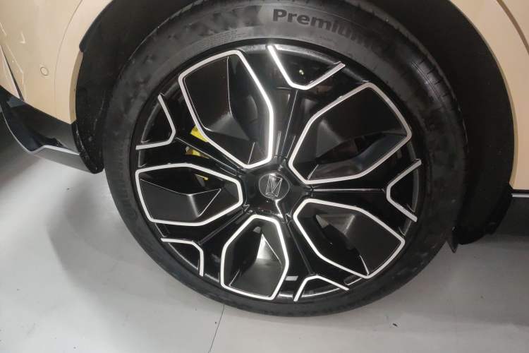 Used Avatr 11 2024 630 Rear-Wheel Drive Edition with Three Lasers Right Rear Wheel Hub