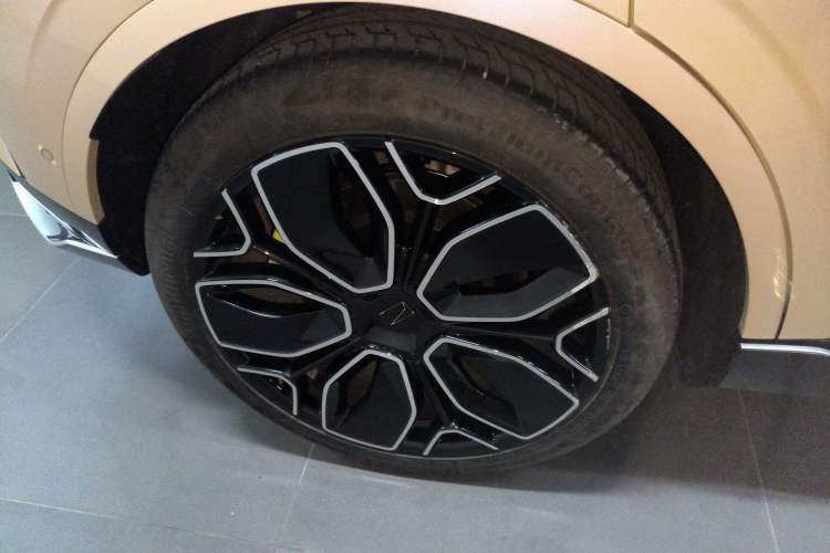Used Avatr 11 2024 630 Rear-Wheel Drive Edition with Three Lasers Right Rear Wheel Hub