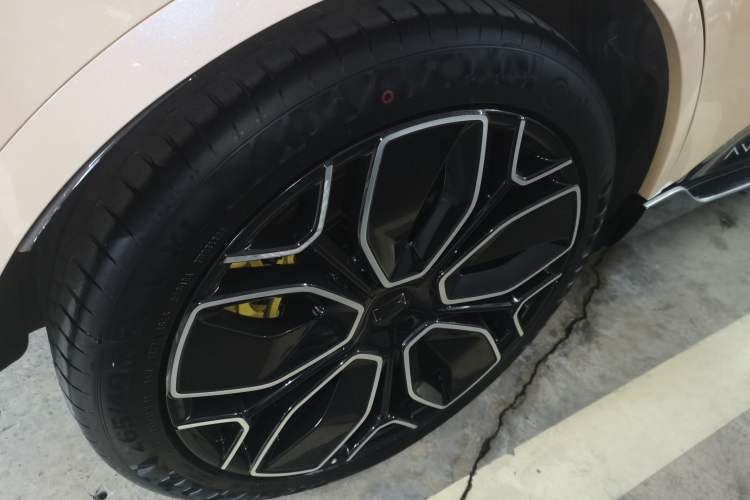Used Avatr 11 2024 630 Rear-Wheel Drive Edition with Three Lasers Right Rear Wheel Hub