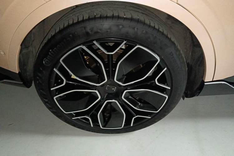 Used Avatr 11 2024 630 Rear-Wheel Drive Edition with Three Lasers Right Rear Wheel Hub
